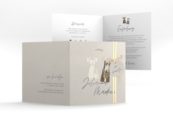 Hochzeitseinladung Trachtenhochzeit quadr. Klappkarte beige silber mit Dirndl und Lederhose
