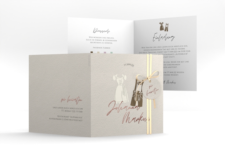 Hochzeitseinladung Trachtenhochzeit quadr. Klappkarte beige rosegold mit Dirndl und Lederhose