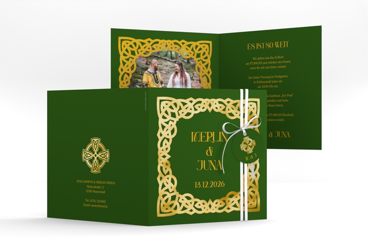 Hochzeitseinladung Celtic quadr. Klappkarte gruen gold mit keltischem Knoten in irischen Farben