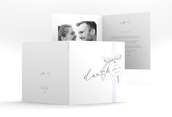 Hochzeitseinladung Zweisamkeit quadr. Klappkarte weiss silber im minimalistischen Stil mit Aufschrift du & ich