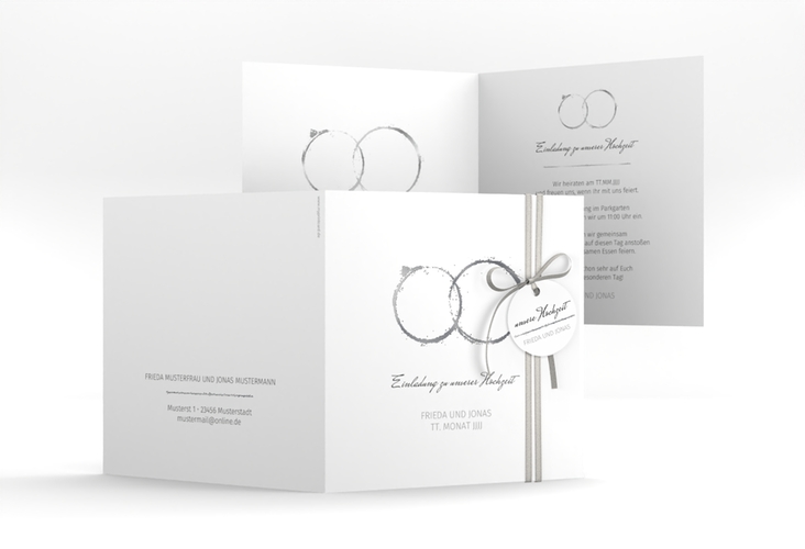 Hochzeitseinladung Trauringe quadr. Klappkarte grau silber minimalistisch gestaltet mit zwei Eheringen