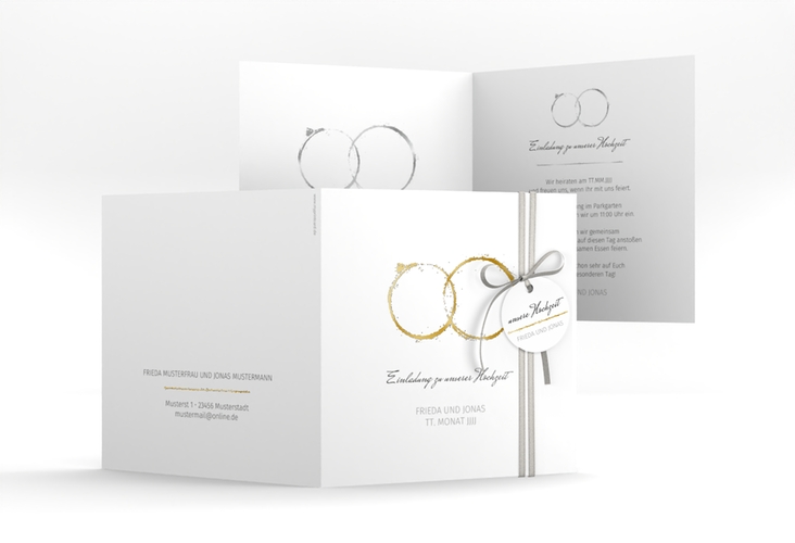 Hochzeitseinladung Trauringe quadr. Klappkarte grau gold minimalistisch gestaltet mit zwei Eheringen