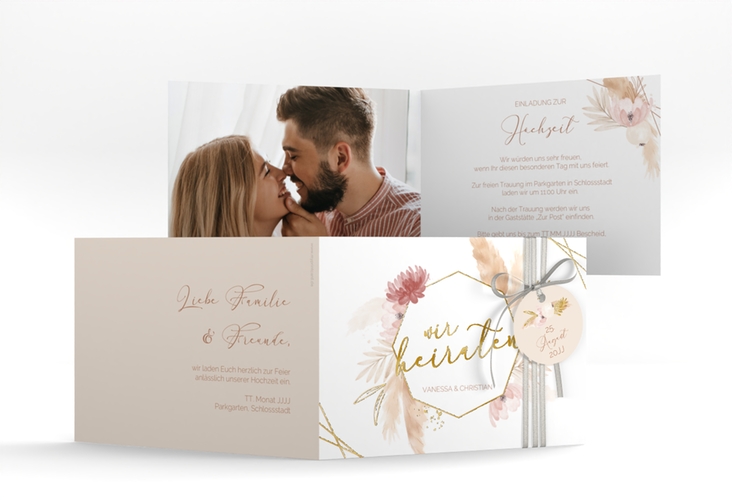 Hochzeitseinladung Bohostyle A6 Klappkarte quer gold mit Pampasgras in Aquarell