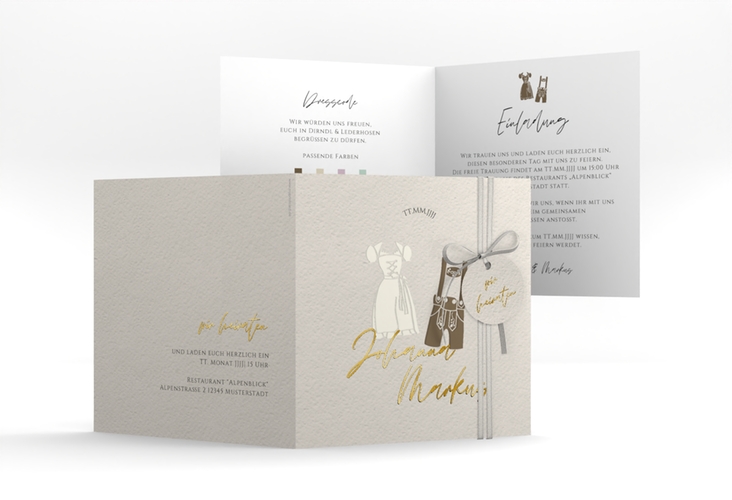 Hochzeitseinladung Trachtenhochzeit quadr. Klappkarte beige gold mit Dirndl und Lederhose