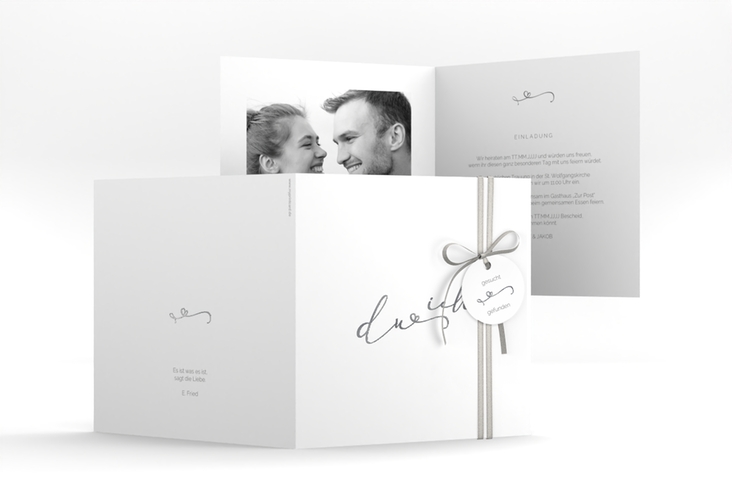 Hochzeitseinladung Zweisamkeit quadr. Klappkarte weiss silber im minimalistischen Stil mit Aufschrift du & ich