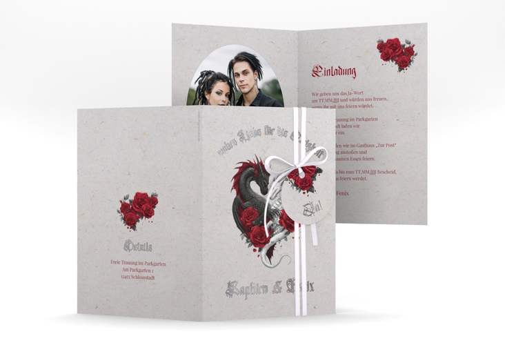 Einladungskarte Hochzeit Drachenliebe A6 Klappkarte hoch grau silber mit schwarzem und weißem Drachen zu einem Herz verschlungen