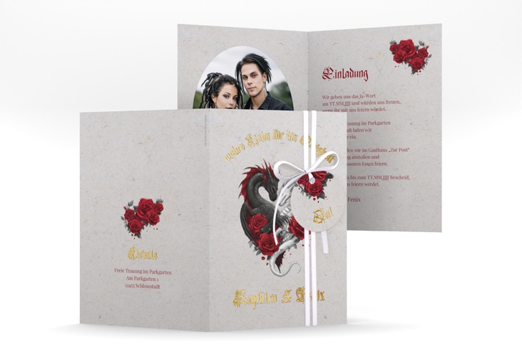 Einladungskarte Hochzeit Drachenliebe A6 Klappkarte hoch grau gold mit schwarzem und weißem Drachen zu einem Herz verschlungen