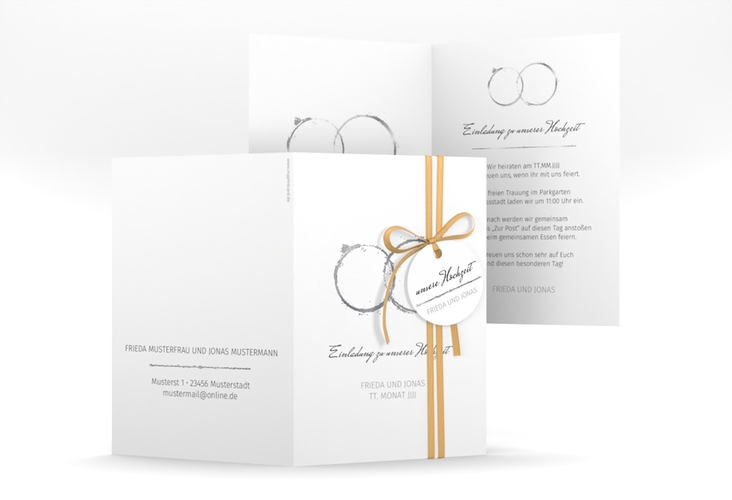 Einladungskarte Hochzeit Trauringe A6 Klappkarte hoch grau silber minimalistisch gestaltet mit zwei Eheringen