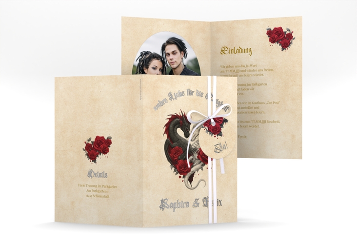 Einladungskarte Hochzeit Drachenliebe A6 Klappkarte hoch beige silber mit schwarzem und weißem Drachen zu einem Herz verschlungen