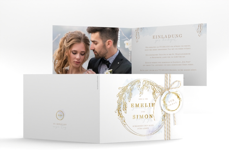 Hochzeitseinladung Wisteria A6 Klappkarte quer blau gold mit Blumenbogen aus Blauregen