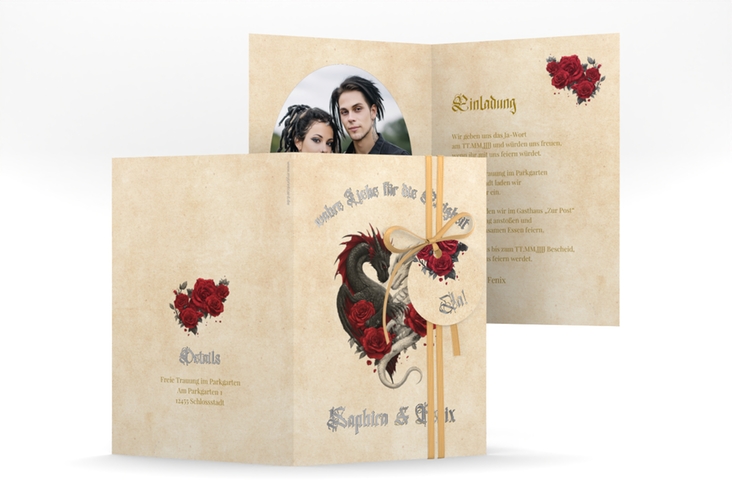 Einladungskarte Hochzeit Drachenliebe A6 Klappkarte hoch beige silber mit schwarzem und weißem Drachen zu einem Herz verschlungen