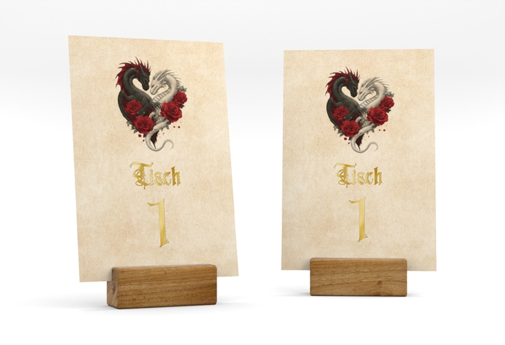 Tischnummer Hochzeit Drachenliebe Tischaufsteller beige gold mit schwarzem und weißem Drachen zu einem Herz verschlungen