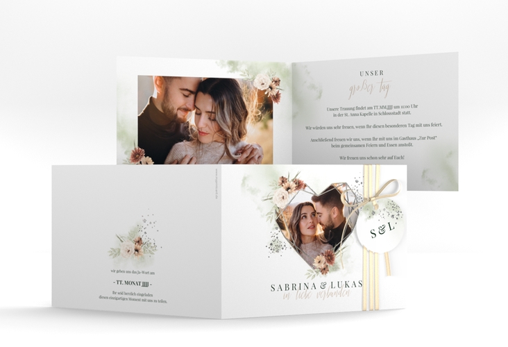 Hochzeitseinladung Odeur A6 Klappkarte quer gruen silber mit Aquarell-Blumen und Foto in Herzform
