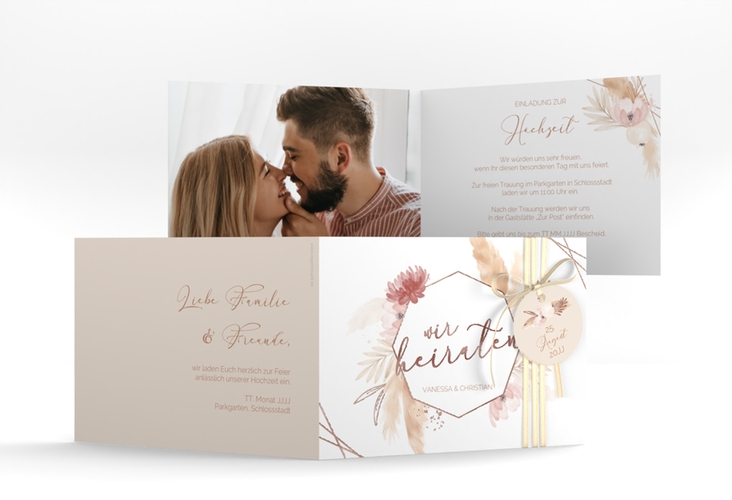 Hochzeitseinladung Bohostyle A6 Klappkarte quer beige rosegold mit Pampasgras in Aquarell