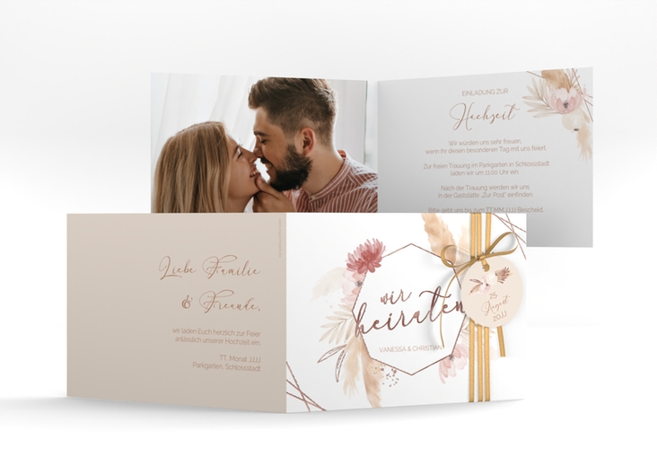 Hochzeitseinladung Bohostyle A6 Klappkarte quer beige rosegold mit Pampasgras in Aquarell
