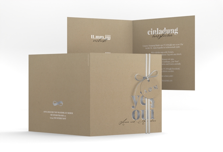 Hochzeitseinladung Oui quadr. Klappkarte Kraftpapier silber mit Ja-Wort in verschiedenen Sprachen