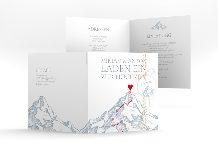 Hochzeitseinladung Berge quadr. Klappkarte mit Berggipfel und eingezeichneter Route zum Herzen