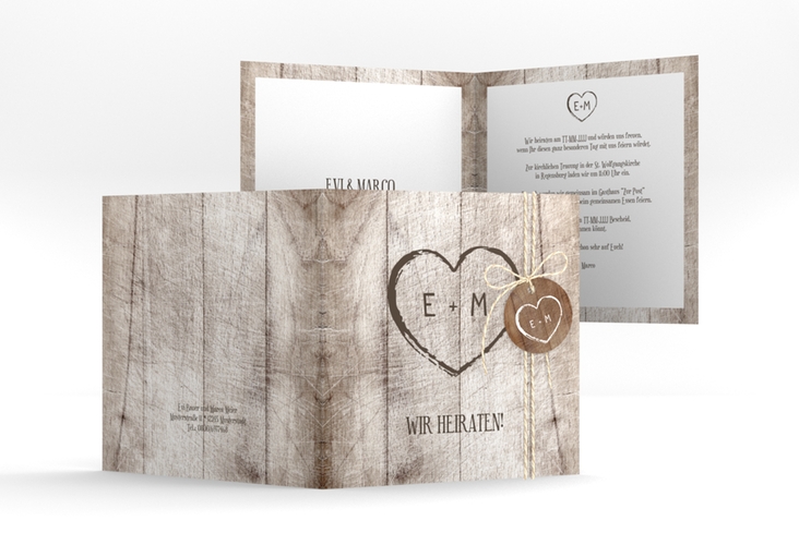 Hochzeitseinladung Wood quadr. Klappkarte hochglanz in Holz-Optik mit Herz und Initialen