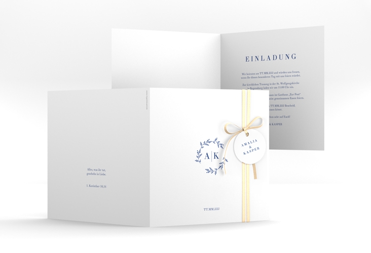 Hochzeitseinladung Filigrana quadr. Klappkarte blau in reduziertem Design mit Initialen und zartem Blätterkranz