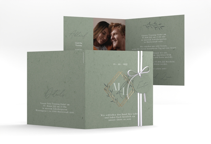 Hochzeitseinladung Greenletter quadr. Klappkarte gruen mit Initialen in elegantem Goldrahmen mit Blättern