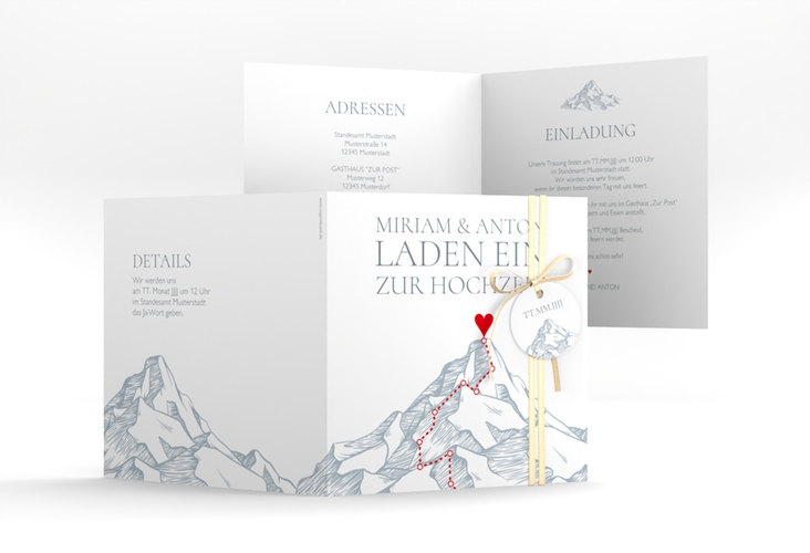 Hochzeitseinladung Berge quadr. Klappkarte mit Berggipfel und eingezeichneter Route zum Herzen