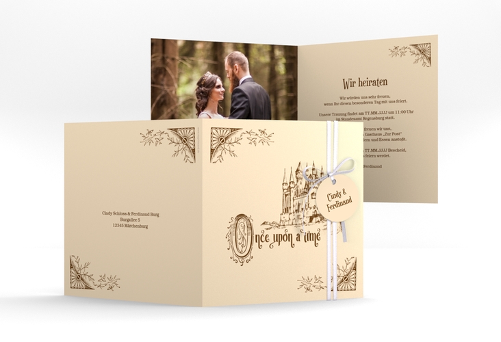 Hochzeitseinladung "Storybook" Quadratische Klappkarte beige