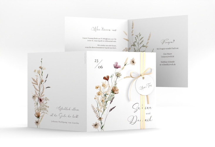 Hochzeitseinladung Sauvages quadr. Klappkarte mit getrockneten Wiesenblumen
