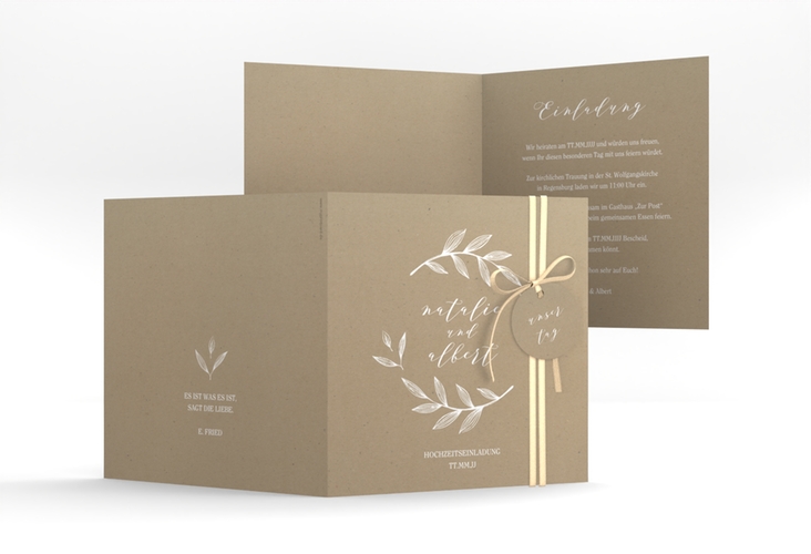 Hochzeitseinladung Naturelove quadr. Klappkarte weiss hochglanz in Kraftpapier-Optik mit Blätterkranz