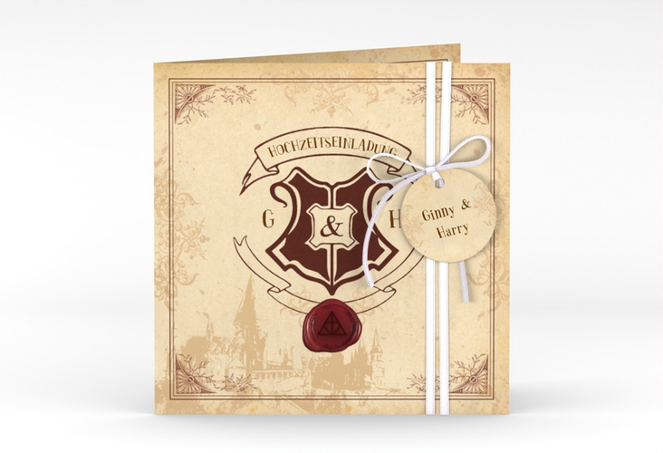 Hochzeitseinladung Zauberkunst quadr. Klappkarte beige hochglanz mit Fantasy-Wappen, Siegel und Zauberschule