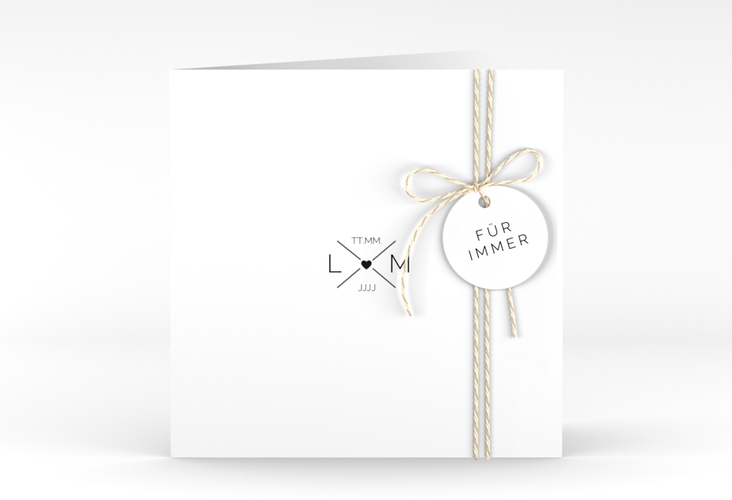 Hochzeitseinladung Initials quadr. Klappkarte schwarz mit Initialen im minimalistischen Design