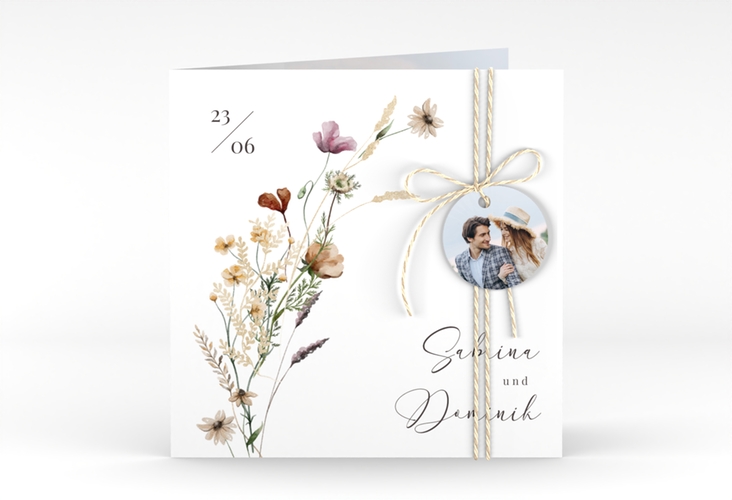 Hochzeitseinladung Sauvages quadr. Klappkarte mit getrockneten Wiesenblumen