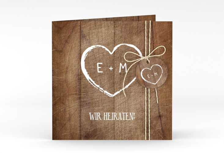 Hochzeitseinladung Wood quadr. Klappkarte braun hochglanz in Holz-Optik mit Herz und Initialen