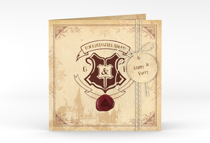 Hochzeitseinladung Zauberkunst quadr. Klappkarte beige hochglanz mit Fantasy-Wappen, Siegel und Zauberschule