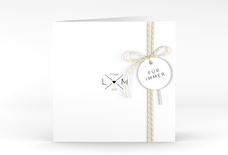 Hochzeitseinladung Initials quadr. Klappkarte schwarz mit Initialen im minimalistischen Design