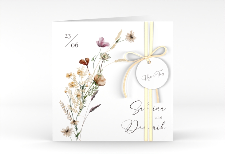 Hochzeitseinladung Sauvages quadr. Klappkarte hochglanz mit getrockneten Wiesenblumen