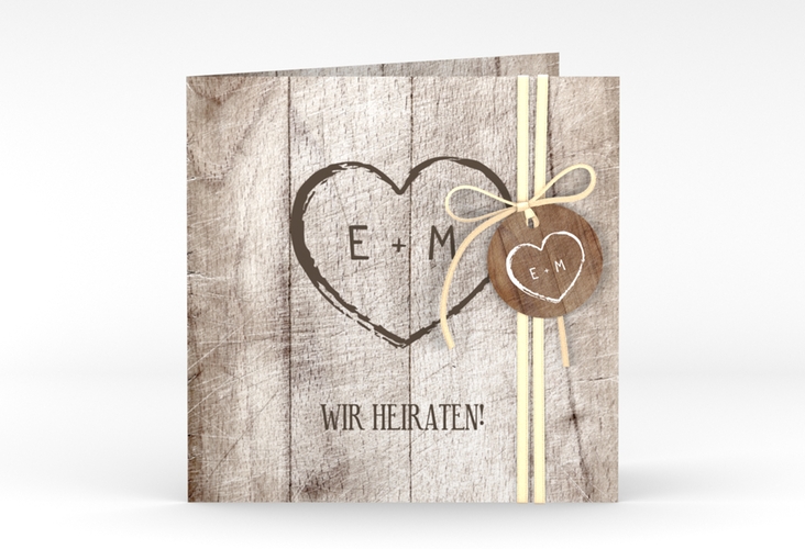 Hochzeitseinladung "Wood" quadratische Klappkarte in Holz-Optik mit Herz und Initialen