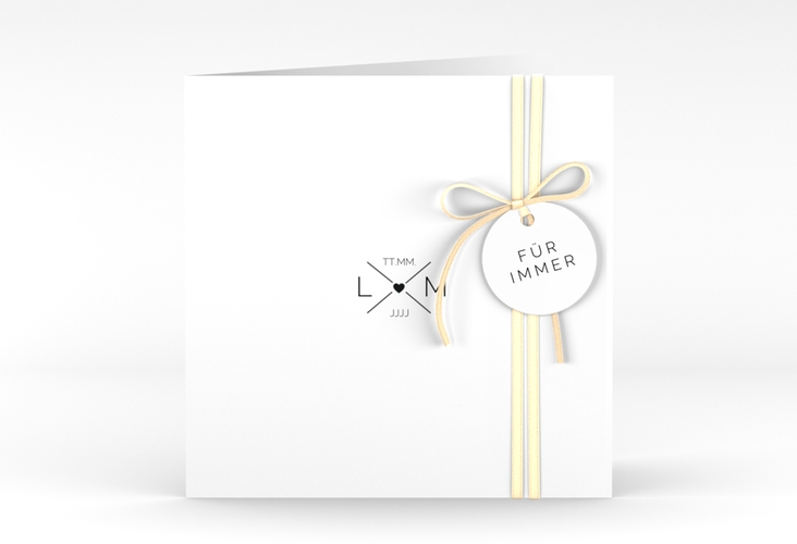 Hochzeitseinladung Initials quadr. Klappkarte schwarz mit Initialen im minimalistischen Design