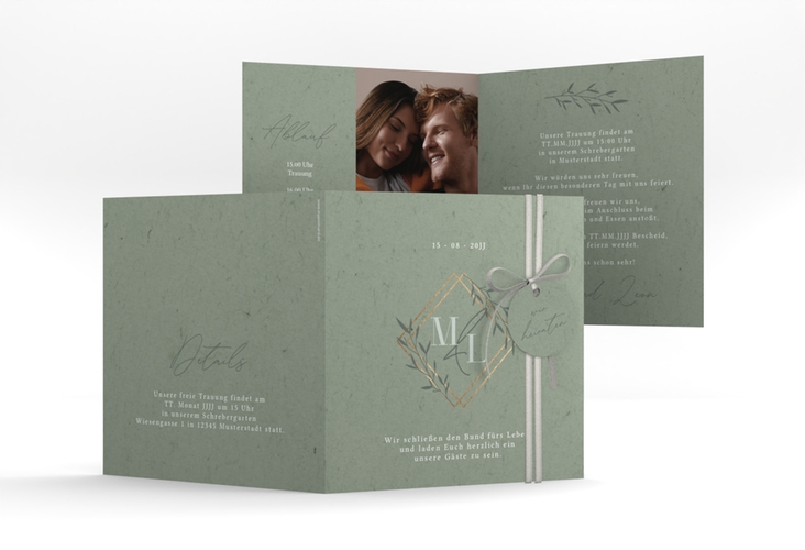 Hochzeitseinladung Greenletter quadr. Klappkarte gruen mit Initialen in elegantem Goldrahmen mit Blättern