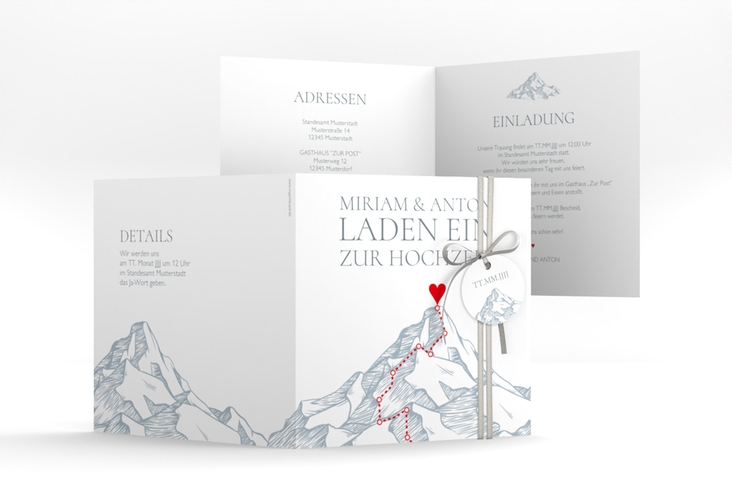 Hochzeitseinladung Berge quadr. Klappkarte mit Berggipfel und eingezeichneter Route zum Herzen