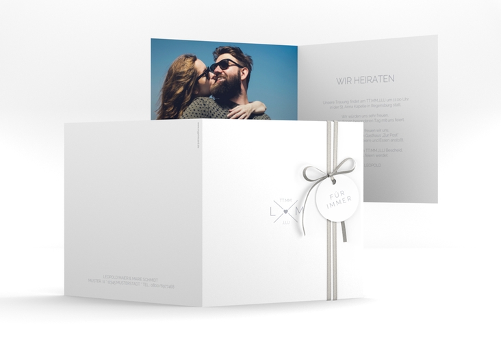Hochzeitseinladung Initials quadr. Klappkarte grau mit Initialen im minimalistischen Design
