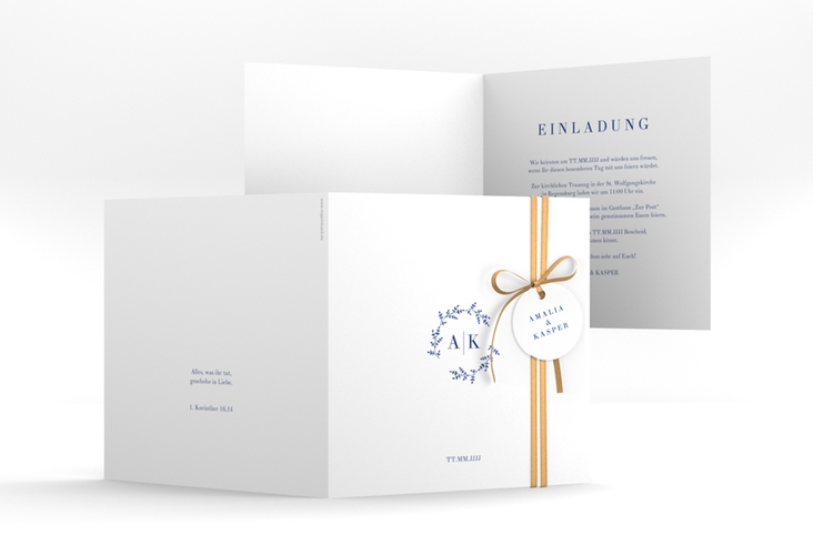 Hochzeitseinladung Filigrana quadr. Klappkarte blau hochglanz in reduziertem Design mit Initialen und zartem Blätterkranz