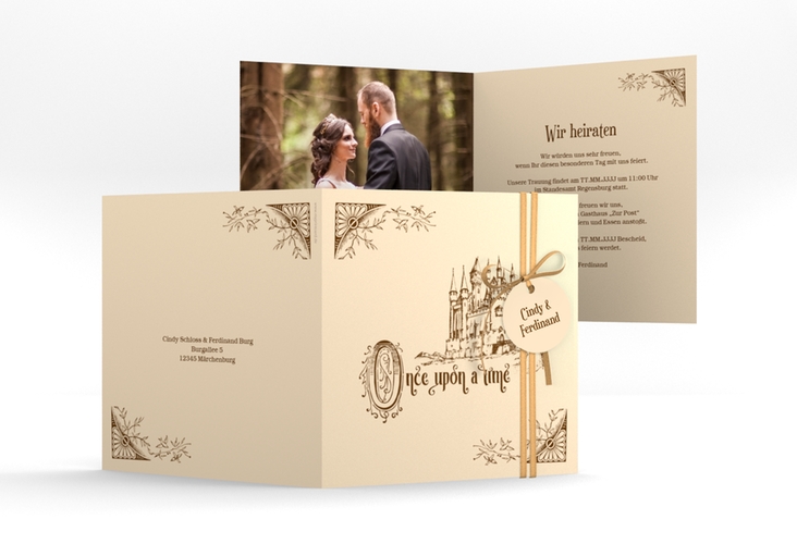 Hochzeitseinladung "Storybook" quadratische Klappkarte beige