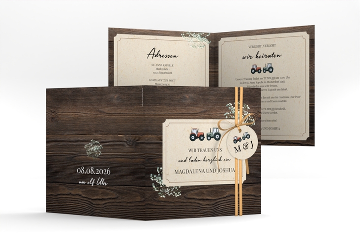 Hochzeitseinladung Bauernhochzeit quadr. Klappkarte in rustikaler Holz-Optik mit Schleierkraut und zwei kleinen Traktoren