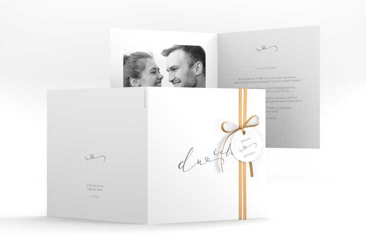 Hochzeitseinladung Zweisamkeit quadr. Klappkarte weiss hochglanz im minimalistischen Stil mit Aufschrift du & ich