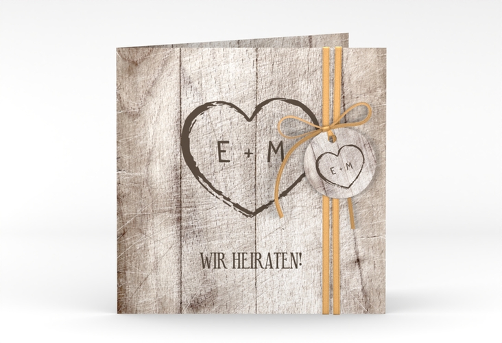 Hochzeitseinladung Wood quadr. Klappkarte weiss hochglanz in Holz-Optik mit Herz und Initialen