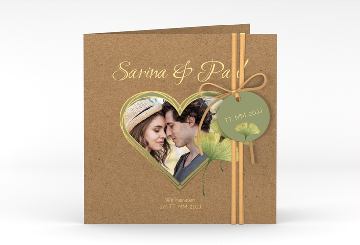Hochzeitseinladung Ginko quadr. Klappkarte mit Herz und zwei Ginkgo-Blättern