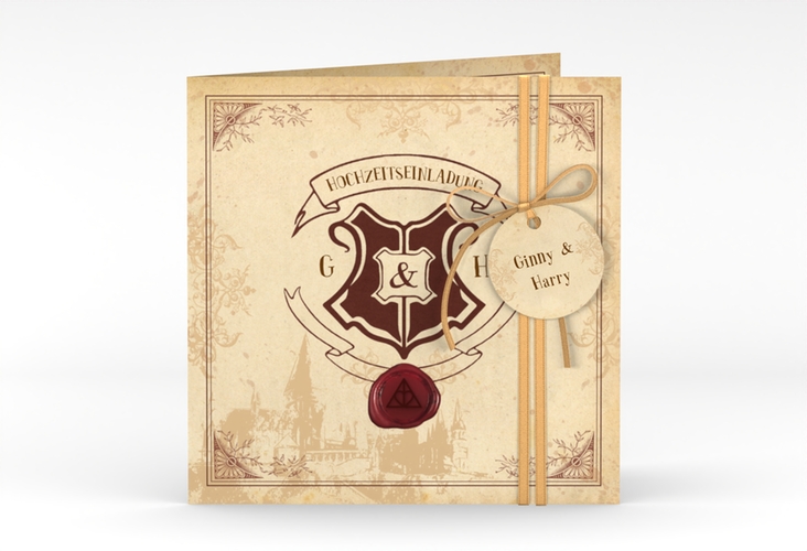 Hochzeitseinladung Zauberkunst quadr. Klappkarte beige hochglanz mit Fantasy-Wappen, Siegel und Zauberschule