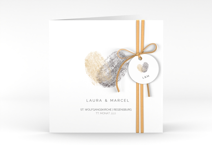 Hochzeitseinladung Fingerprint quadr. Klappkarte beige schlicht mit Fingerabdruck-Motiv