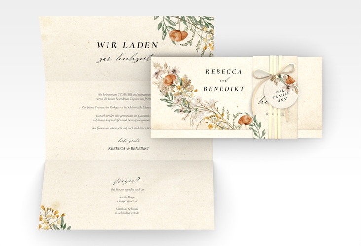 Hochzeitseinladung Wildfang Wickelfalzkarte + Banderole beige mit getrockneten Wiesenblumen
