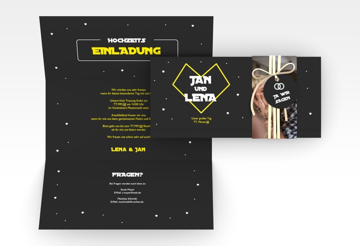 Hochzeitseinladung Starlove Wickelfalzkarte + Banderole schwarz mit Sci-Fi-Universum